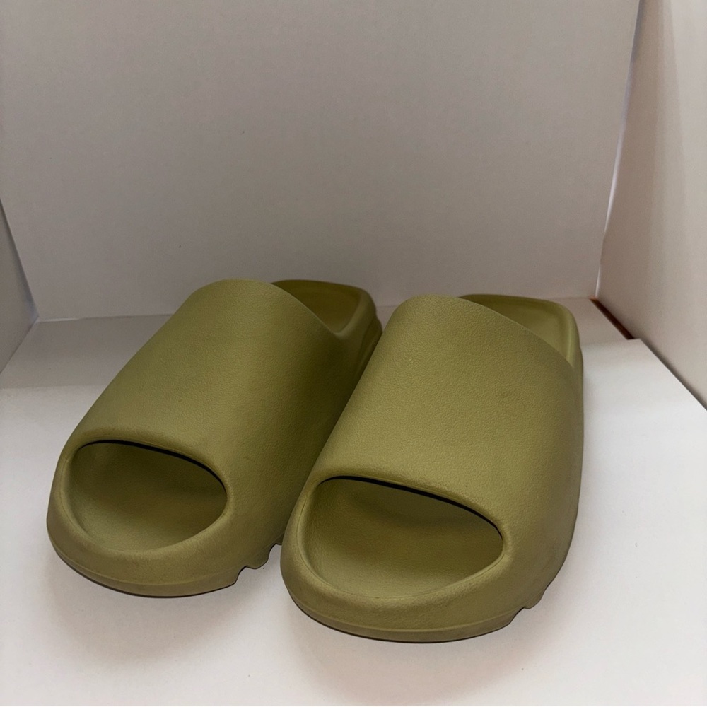 Yeezy Slides Lightly Used Mens Size 8 W Box Same Day Shipping